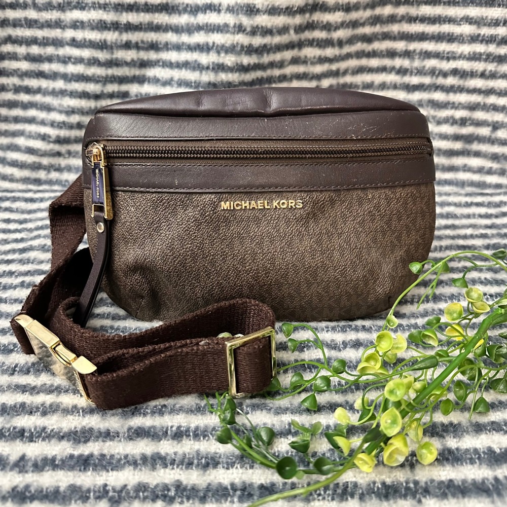 Michael Kors Brown Leather Logo Print Small‎ Zip Fanny bag